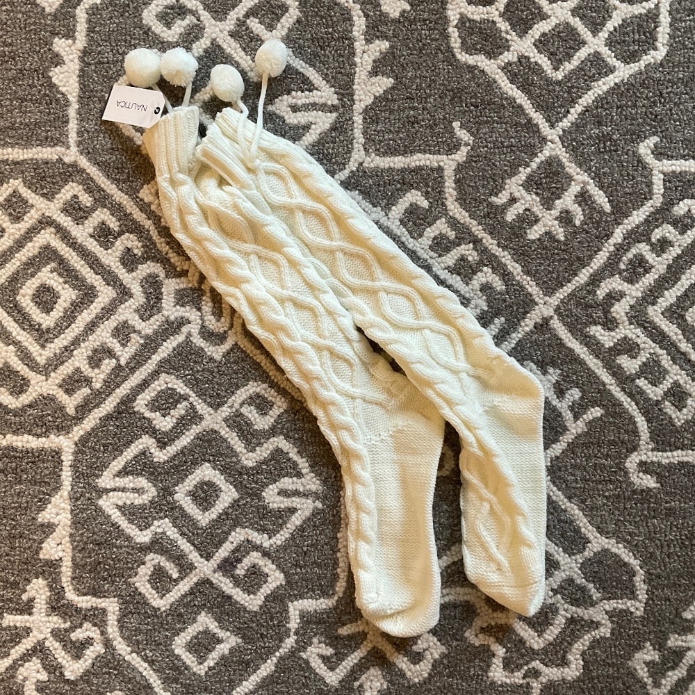 NAUTICA White Reading Socks. NWT.